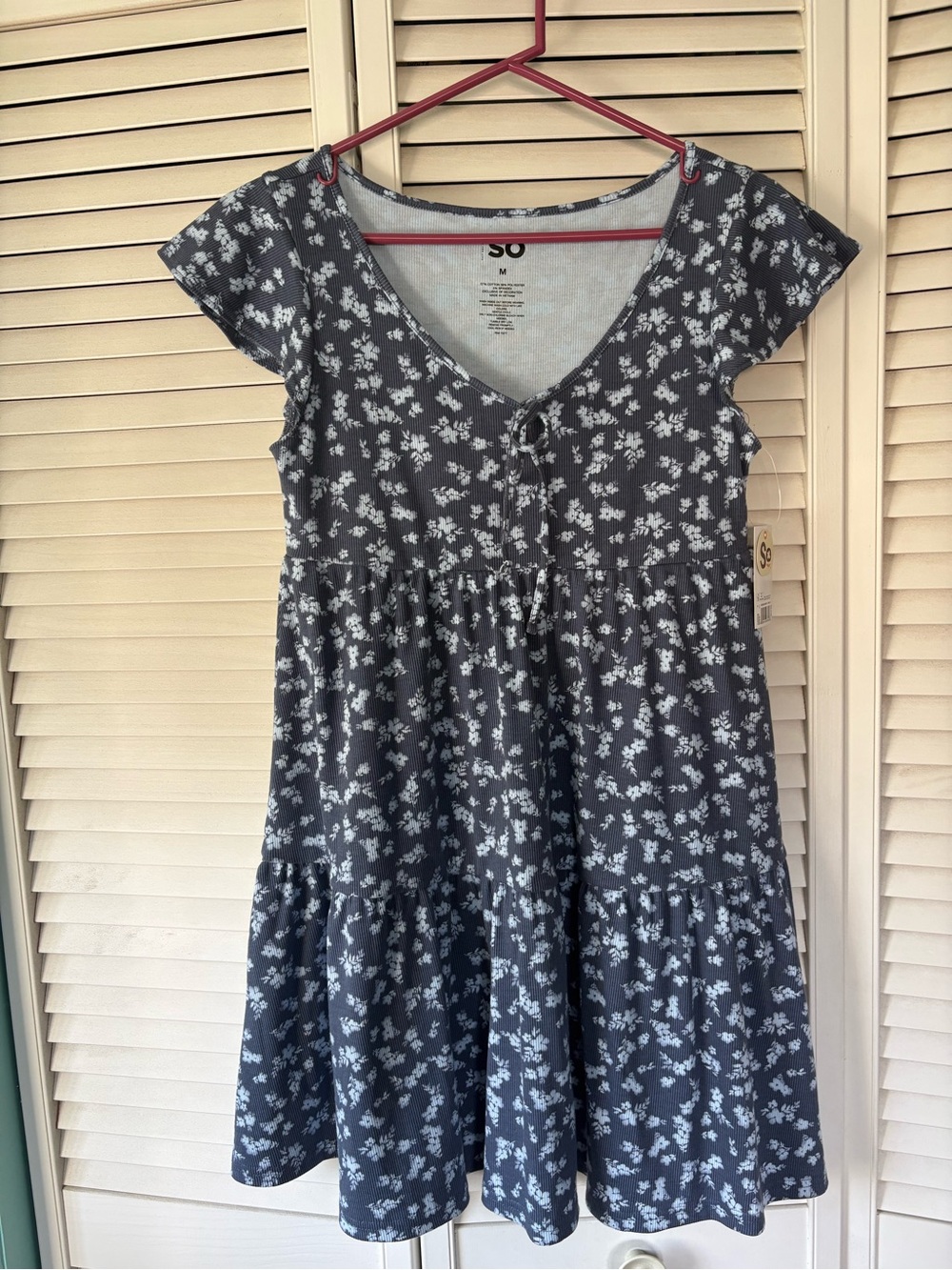 NWT Juniors SO Easy Flutter Sleeve Blue Floral Mini Dress Size Medium